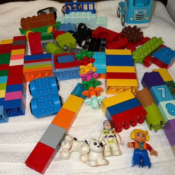 LEGO Duplo Bulk Mixed Lot of 110 Plus Colored Bricks/Blocks People Animals Buzz - Picture 3 of 7